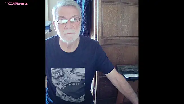 Snapshot of terrybare chatting on April 21, 2026, 9:27 am terrybare online show from April 21, 2026, 9:27 am