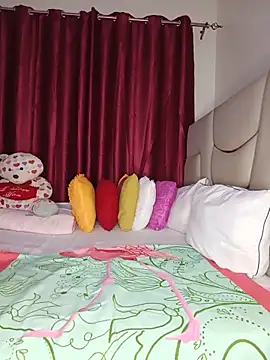 NicRaisaa online show from June 5, 2026, 4:39 am