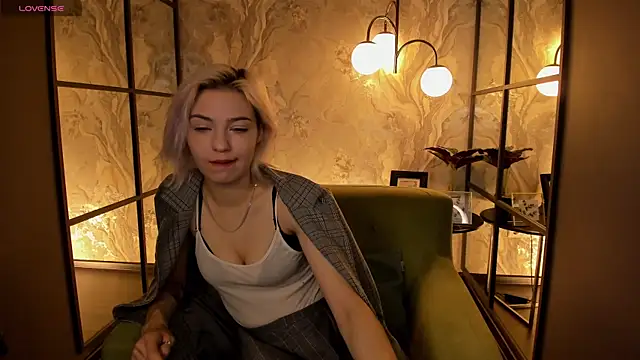 AlysiaSun online show from October 4, 2025, 1:56 pm