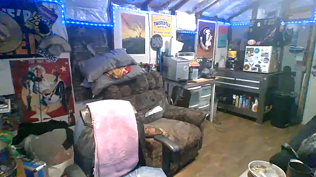 CloudDadddyyy420 online show from October 11, 2025, 8:37 am