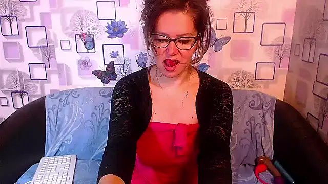 Snapshot of milfsexy chatting on October 20, 2025, 8:48 am milfsexy online show from October 20, 2025, 8:48 am