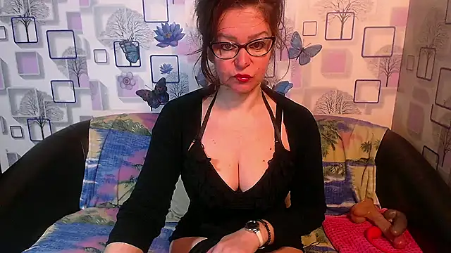 Snapshot of milfsexy chatting on March 3, 2026, 6:42 am milfsexy online show from March 3, 2026, 6:42 am