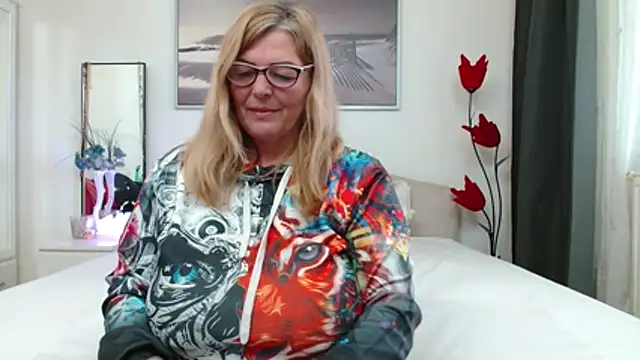 Snapshot of YulliaMilf chatting on February 27, 2026, 10:15 am YulliaMilf online show from February 27, 2026, 10:15 am