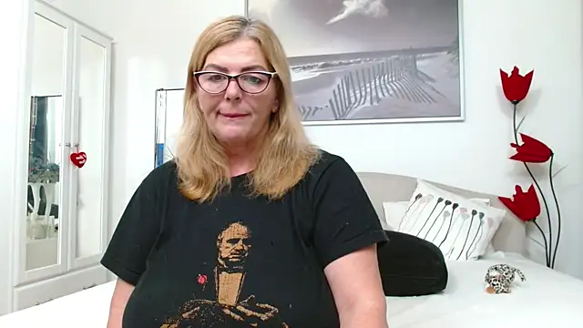 Snapshot of YulliaMilf chatting on November 27, 2025, 6:41 pm YulliaMilf online show from November 27, 2025, 6:41 pm