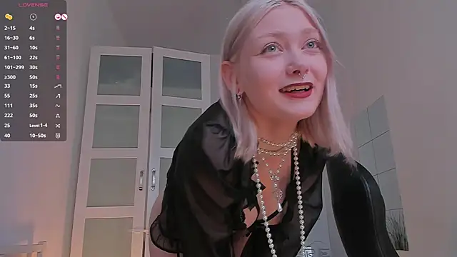 Snapshot of _Rude_Girl_ chatting on March 20, 2025, 3:25 pm  Rude Girl  online show from March 20, 2025, 3:25 pm