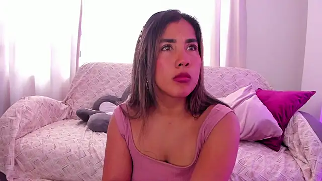 Snapshot of KAROLIVONNE chatting on February 12, 2026, 6:29 pm KAROLIVONNE online show from February 12, 2026, 6:29 pm