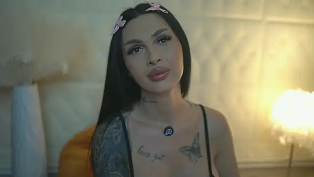 naughtycleo online show from May 6, 2026, 2:48 am