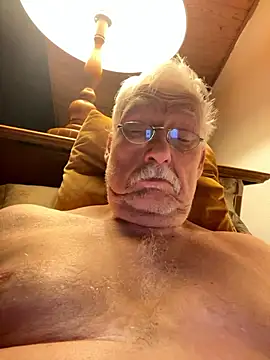 Snapshot of Steffibi1954 chatting on January 15, 2026, 4:05 am Steffibi1954 online show from January 15, 2026, 4:05 am