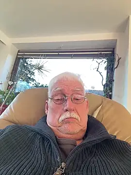 Snapshot of Steffibi1954 chatting on December 15, 2025, 12:33 pm Steffibi1954 online show from December 15, 2025, 12:33 pm