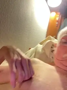 Snapshot of Steffibi1954 chatting on December 14, 2025, 2:40 am Steffibi1954 online show from December 14, 2025, 2:40 am