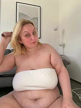 BBW Nora online show from April 30, 2026, 8:10 am