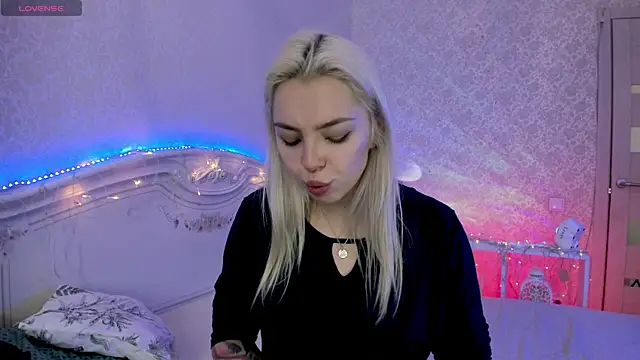 LillyMoure  online show from January 15, 2026, 11:52 pm