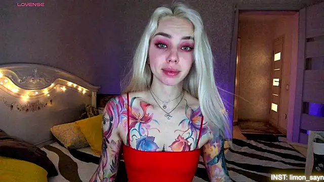 LillyMoure  online show from June 16, 2026, 11:27 pm