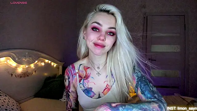 LillyMoure  online show from June 4, 2026, 11:20 pm