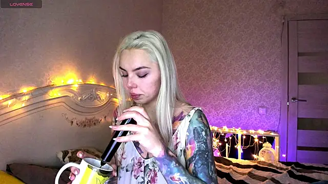 LillyMoure  online show from February 12, 2026, 10:42 pm