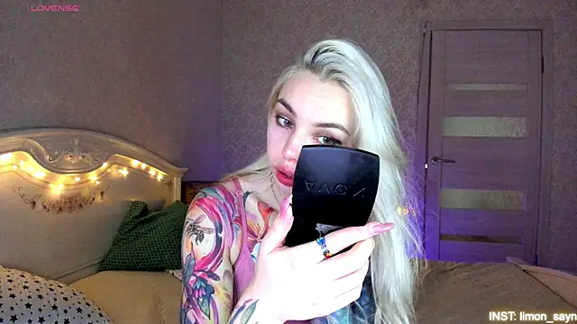 LillyMoure  online show from June 3, 2026, 11:09 pm