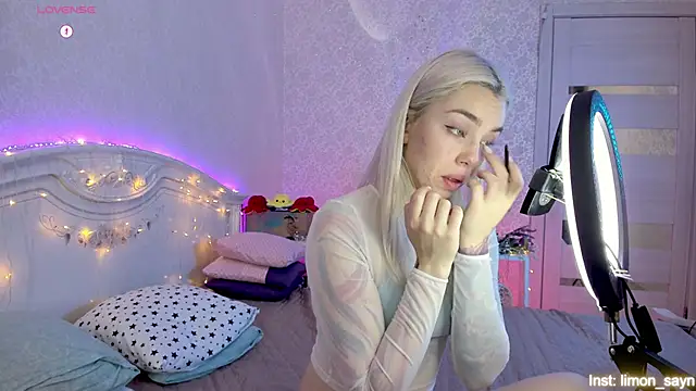 LillyMoure  online show from October 11, 2025, 11:39 pm