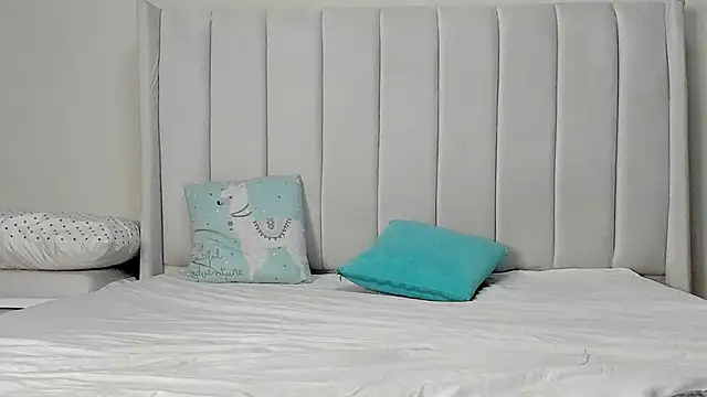  heavenlysent online show from May 28, 2026, 4:42 am