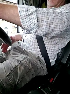 Snapshot of Tobyp677 chatting on October 17, 2025, 8:17 am Tobyp677 online show from October 17, 2025, 8:17 am