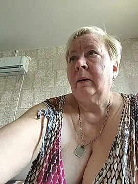 Snapshot of EffectFiona chatting on July 7, 2026, 11:58 am EffectFiona online show from July 7, 2026, 11:58 am