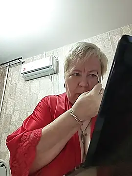 Snapshot of EffectFiona chatting on July 5, 2026, 10:49 pm EffectFiona online show from July 5, 2026, 10:49 pm