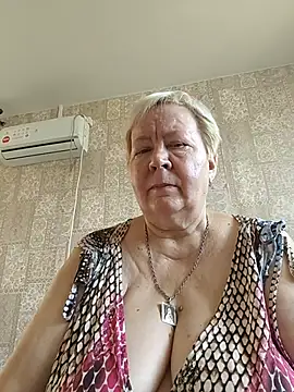 Snapshot of EffectFiona chatting on July 9, 2026, 1:06 am EffectFiona online show from July 9, 2026, 1:06 am