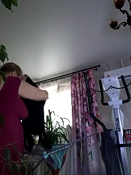 EffectFiona online show from November 25, 2025, 4:35 am