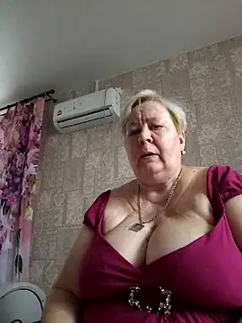 EffectFiona online show from October 20, 2025, 4:36 am