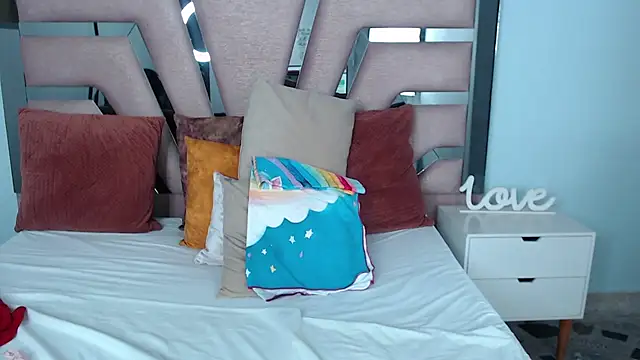 Snapshot of sophia_hadid chatting on March 17, 2025, 11:13 pm sophia hadid online show from March 17, 2025, 11:13 pm