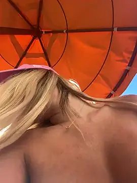 Snapshot of BritneyDimond chatting on December 30, 2024, 4:51 pm BritneyDimond online show from December 30, 2024, 4:51 pm