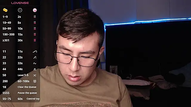 andrewmhilton  online show from October 14, 2025, 6:47 am