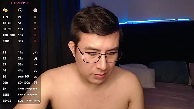 andrewmhilton  online show from November 13, 2025, 6:17 am