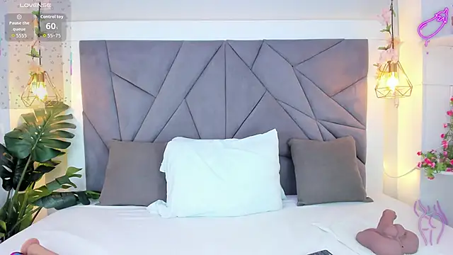 KiarhaTrixie online show from October 16, 2025, 11:29 am