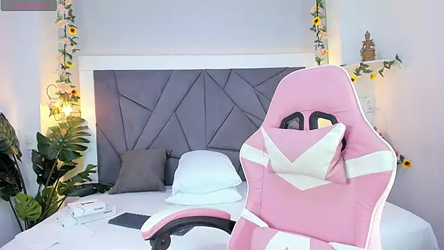 KiarhaTrixie online show from December 14, 2025, 3:13 am