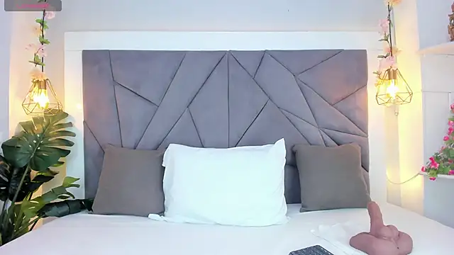 KiarhaTrixie online show from October 3, 2025, 11:23 am