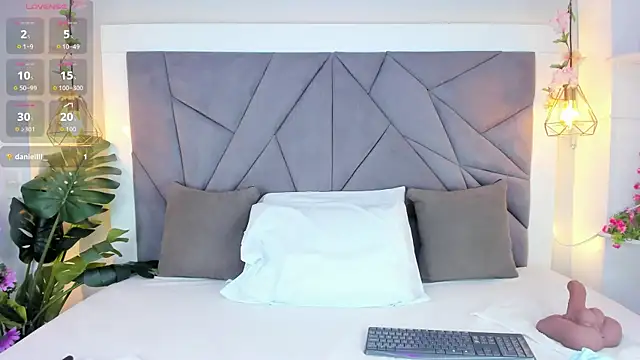 KiarhaTrixie online show from October 11, 2025, 11:22 am