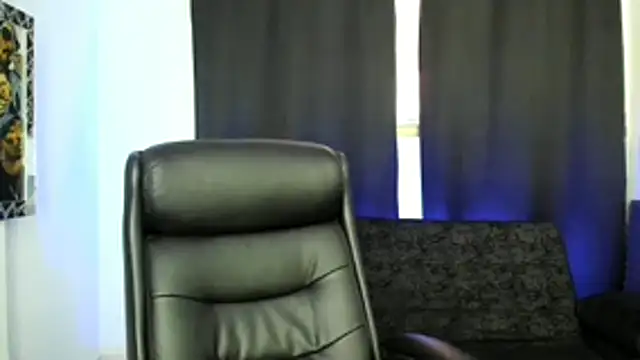 jhonnysnow17 online show from April 26, 2026, 11:13 pm