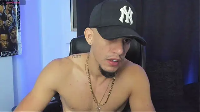 jhonnysnow17 online show from May 7, 2026, 4:50 am