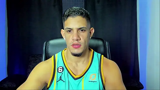 jhonnysnow17 online show from October 31, 2025, 5:48 am