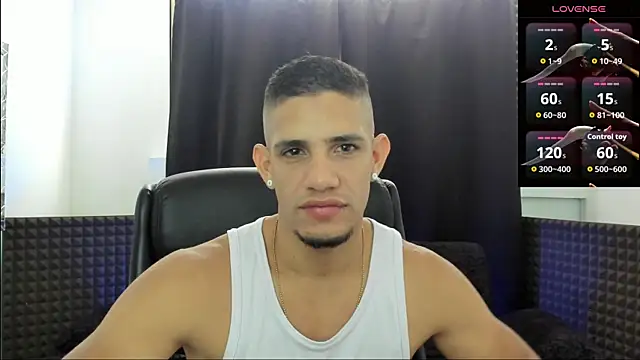 Snapshot of jhonnysnow17 chatting on August 4, 2026, 2:43 pm jhonnysnow17 online show from August 4, 2026, 2:43 pm