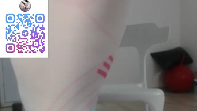 Snapshot of girl_squiting chatting on October 19, 2025, 9:06 pm girl squiting online show from October 19, 2025, 9:06 pm