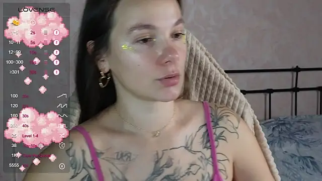 Snapshot of lil_luna_x chatting on July 24, 2026, 3:19 pm lil luna x online show from July 24, 2026, 3:19 pm