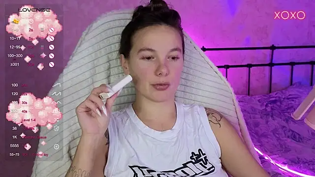 lil luna x online show from October 12, 2025, 7:59 pm