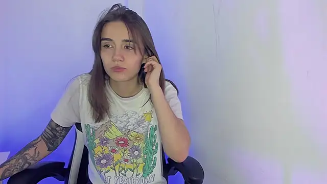  alicerosse2 online show from March 6, 2025, 2:19 am