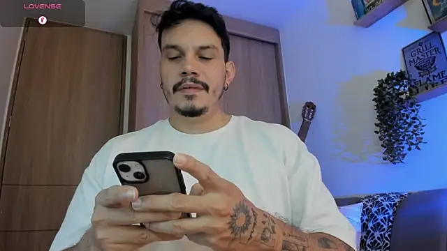 Snapshot of alejandro_stark chatting on July 27, 2026, 2:46 pm alejandro stark online show from July 27, 2026, 2:46 pm