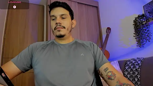 Snapshot of alejandro_stark chatting on July 6, 2026, 10:44 am alejandro stark online show from July 6, 2026, 10:44 am