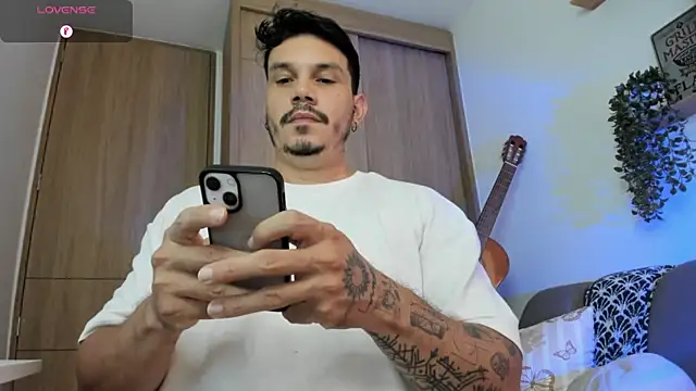 Snapshot of alejandro_stark chatting on June 18, 2026, 9:53 pm alejandro stark online show from June 18, 2026, 9:53 pm