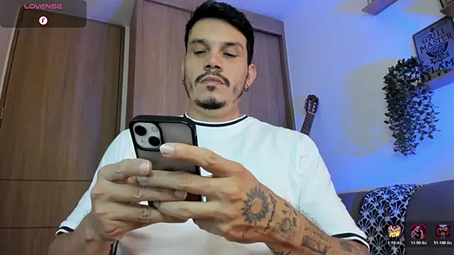 Snapshot of alejandro_stark chatting on July 3, 2026, 10:44 am alejandro stark online show from July 3, 2026, 10:44 am