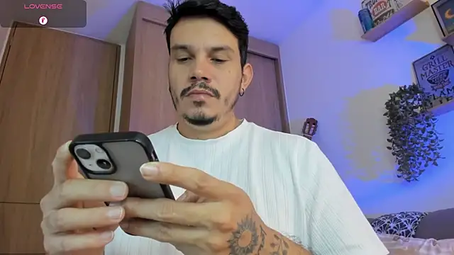 Snapshot of alejandro_stark chatting on July 14, 2026, 10:21 am alejandro stark online show from July 14, 2026, 10:21 am
