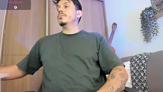 Snapshot of alejandro_stark chatting on July 1, 2026, 2:39 pm alejandro stark online show from July 1, 2026, 2:39 pm